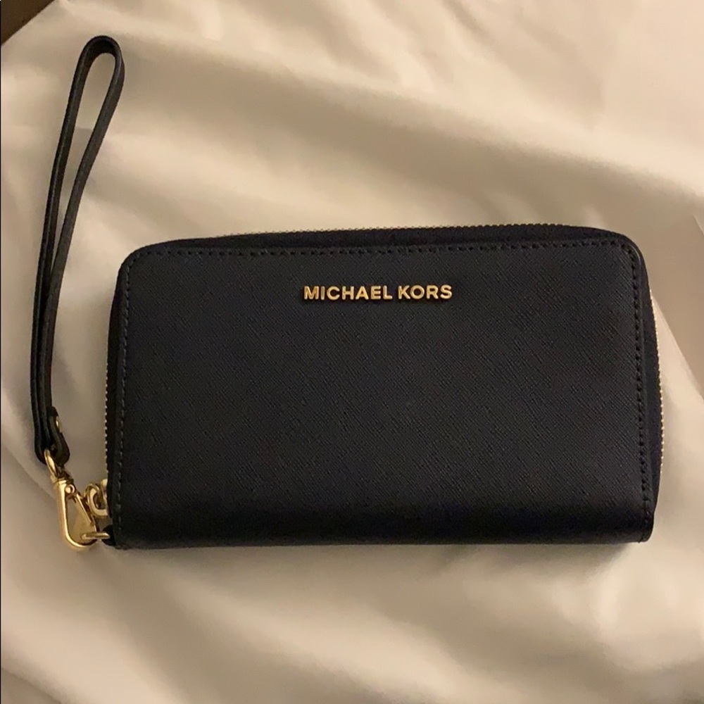 New Michael kors wallet. No tags but never used